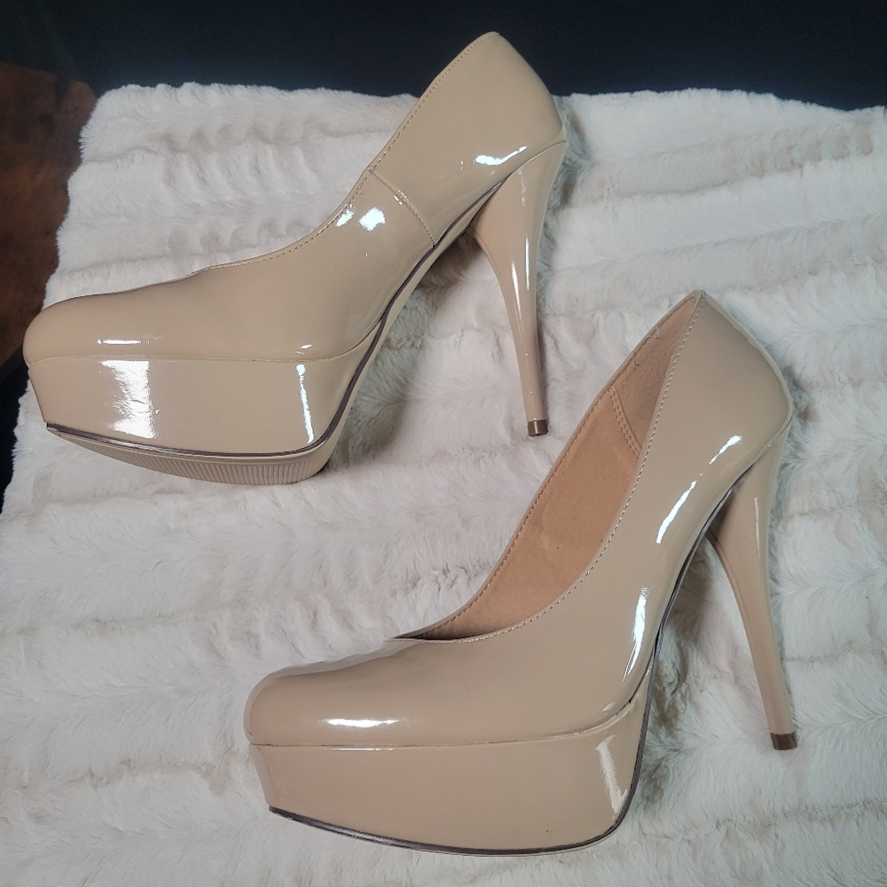 Wild pair dayton nude patent platform pump - Picture 2 of 5